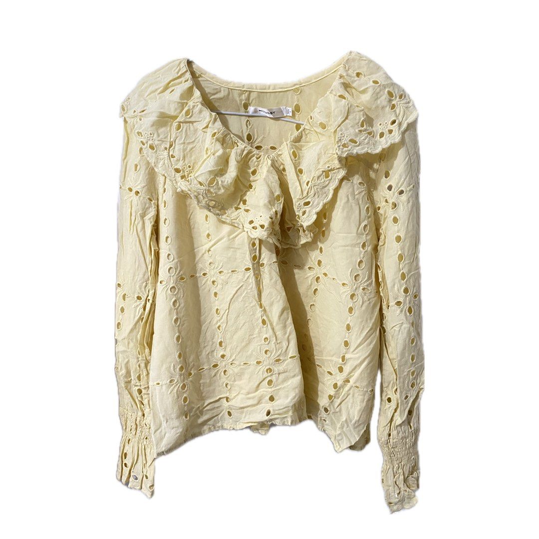 Pastel/Light Yellow Eyelet Long Sleeves (Category: Longsleeves) located in Imus. Submitted by penchiii (Listing ID 1330483838, Image 1). Description: Thrifted top but in good condition. Really pretty in person. Can fit S-Semi L..