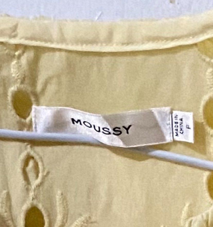 Pastel/Light Yellow Eyelet Long Sleeves (Category: Longsleeves) located in Imus. Submitted by penchiii (Listing ID 1330483838, Image 3). Description: Thrifted top but in good condition. Really pretty in person. Can fit S-Semi L..