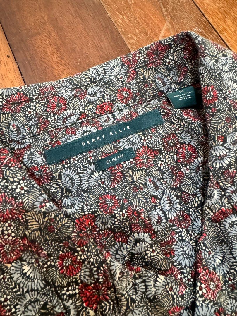 Perry Ellis Floral Longsleeves (Category: Formal Shirts) located in Makati City. Submitted by ljmc06 (Listing ID 1330346110, Image 2). Description: Perry Ellis Floral Longsleeves Size Medium Good condition RFS: Decluttering .