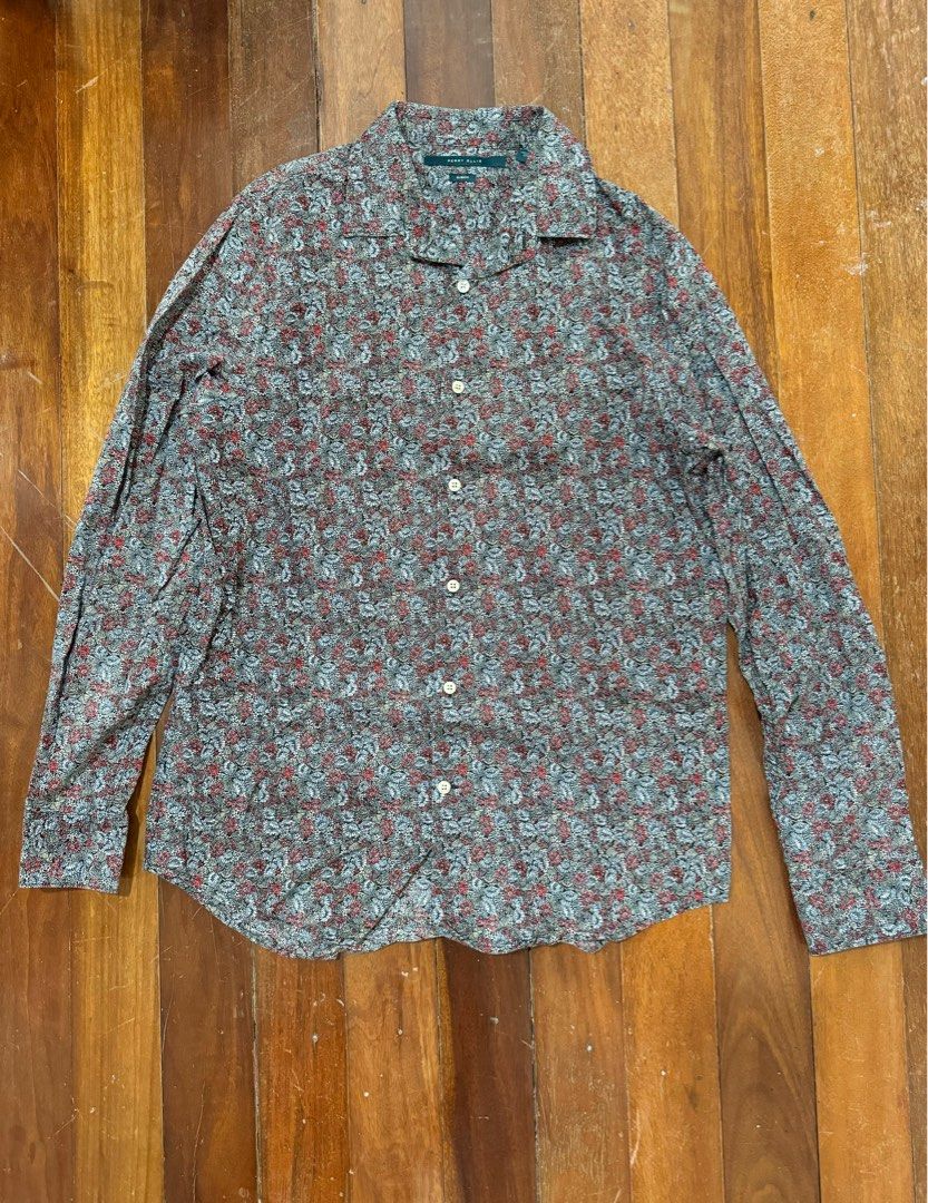Perry Ellis Floral Longsleeves (Category: Formal Shirts) located in Makati City. Submitted by ljmc06 (Listing ID 1330346110, Image 1). Description: Perry Ellis Floral Longsleeves Size Medium Good condition RFS: Decluttering .