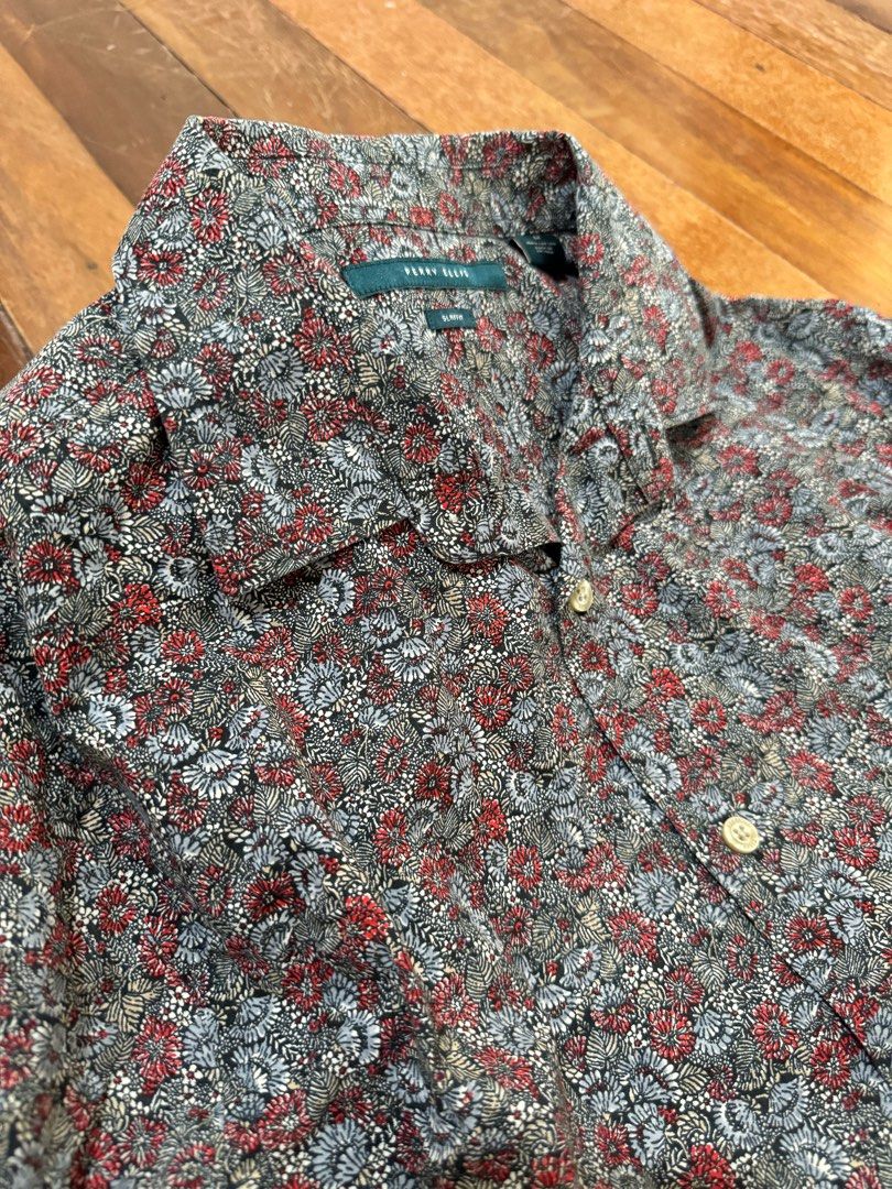 Perry Ellis Floral Longsleeves (Category: Formal Shirts) located in Makati City. Submitted by ljmc06 (Listing ID 1330346110, Image 3). Description: Perry Ellis Floral Longsleeves Size Medium Good condition RFS: Decluttering .