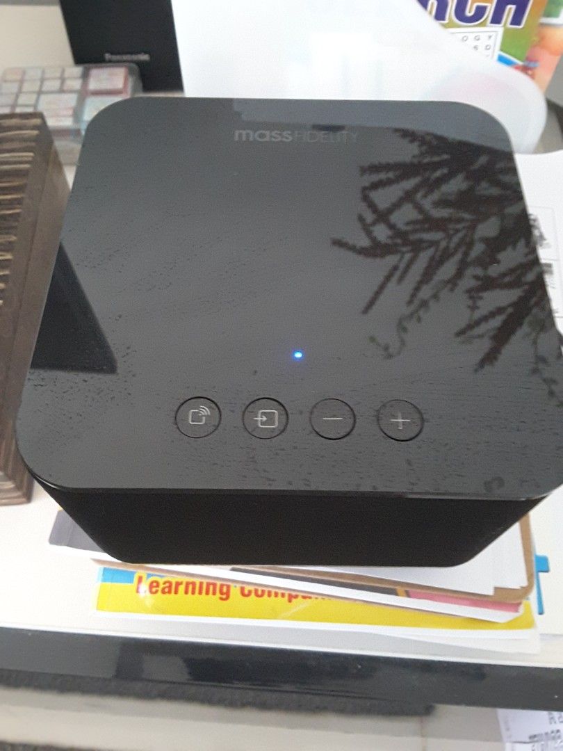 Protable speaker (Category: Soundbars, Speakers & Amplifiers) located in Singapore. Submitted by bengmeng (Listing ID 1330338196, Image 1). Description: hardly use.