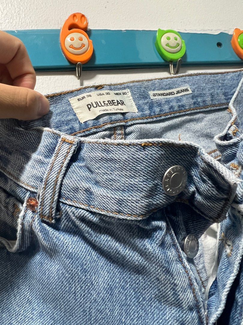 Pull & Bear Standard Fit Jeans (Category: Jeans) located in Quezon City. Submitted by bryce.ramirez (Listing ID 1330467812, Image 2). Description: Pull & Bear Standard Fit Jeans Size: 30 Mens Used but in good condition Delivery: Grab/Lalamove c/o buyer MOP: Gcash, Paymaya, BPI .