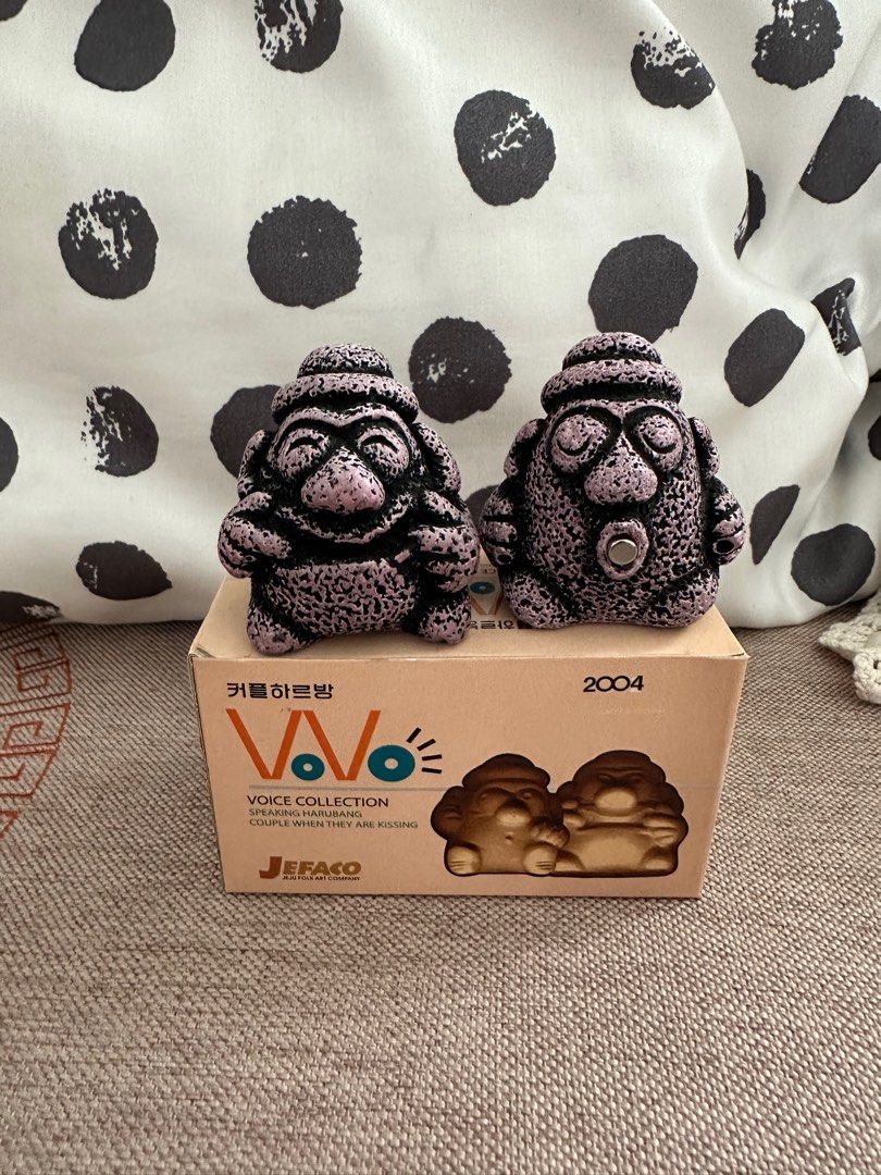 Random items (Category: Other Home Decor) located in Singapore. Submitted by sgyello (Listing ID 1330451772, Image 3). Description: Everything at $2 each Except me-to-you photo frame is $8.