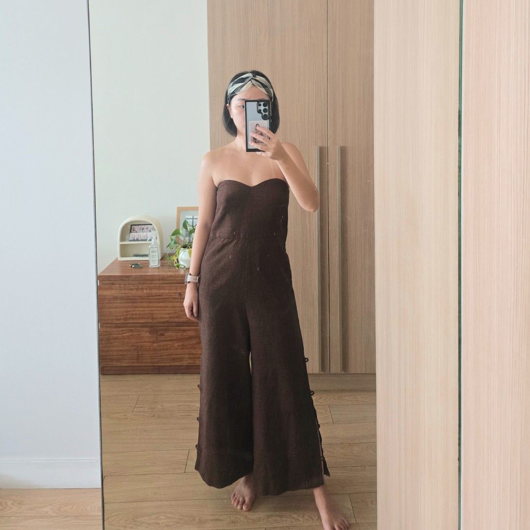 SOLANA Brown Jumpsuit (Category: Jumpsuits) located in Quezon City. Submitted by lexisstuff (Listing ID 1330432055, Image 2). Description: ⭐ PLEASE READ! ⭐ srp: php2700 fabric: textured size and fit: size xs, garterized bust, model is 5'1 bust 30 waist 25 hips 33, regular fit condition: 10/10 notes: pocket on one side, buttons on slits for the legs 🌼 shipping: metro manila 90 🌼 pay via BDO or GCash only 🌼 2-day reservation period 🌼 no returns
