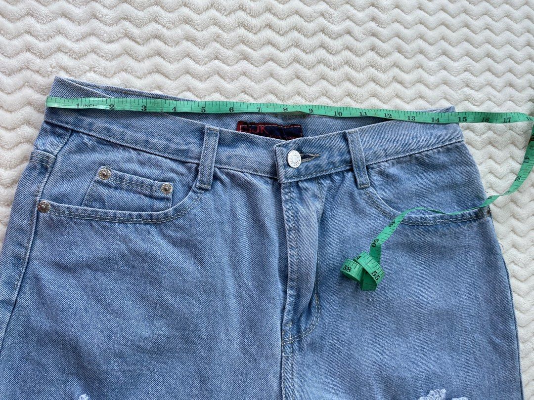 Tattered Distressed Boyfriend Jeans (Category: Jeans) located in Lipa City. Submitted by bu.ning.ning (Listing ID 1330351466, Image 3). Description: Never worn, natambak lang sa closet No stretch, Please see photos for measurements Issue: with storage marks, not sure if washable. Please check last photo..