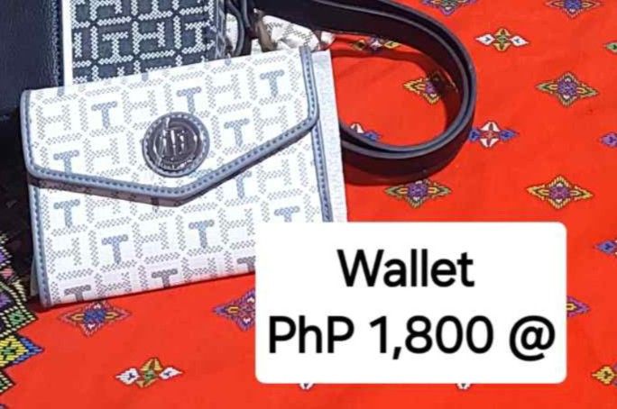 Tommy Hilfiger Wallet (Category: Wallets & Card holders) located in Paranaque City. Submitted by sofiyeah (Listing ID 1330406993, Image 2). Description: brand new and original Tommy Hilfiger wallet white or blue (choose a color) Message me for further info. Requests for additional photos may take a while. Thanks! #labusell.