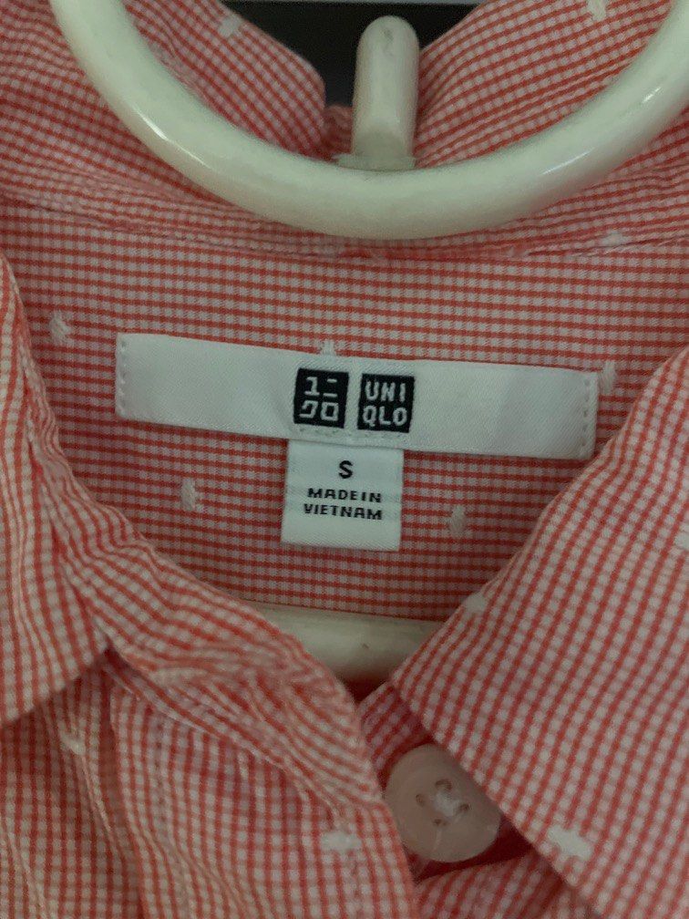 Uniqlo polo long sleeves (Category: Longsleeves) located in San Juan City. Submitted by demchua-56344 (Listing ID 1330445439, Image 2). Description: Once worn too small.