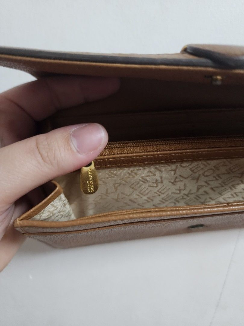 WALLETS (Category: Luxury Bags & Wallets) located in Quezon City. Submitted by thriftersfind (Listing ID 1330398458, Image 3). Description: in excellent condition.