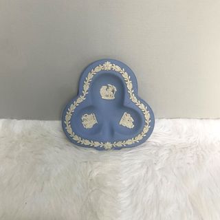 (Category: ) located in . Submitted by posh_avenue_home (Listing ID 1330435654, Image 1). Description: .