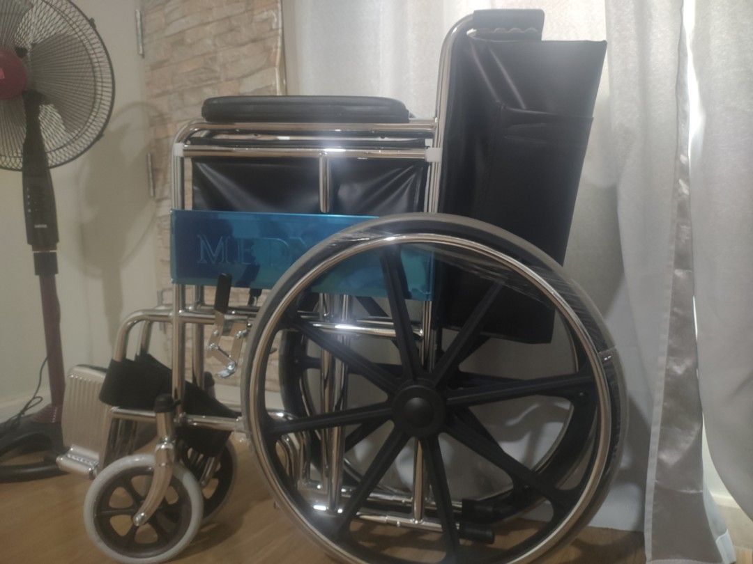 Wheelchair and Commode (Category: Wheelchairs) located in Manila. Submitted by phelemscab42161 (Listing ID 1330384105, Image 2). Description: good as new 1 week lang nagamit Modex foldable wheelchair - 3,000 Commode- 1,500 5k for both negotiable.