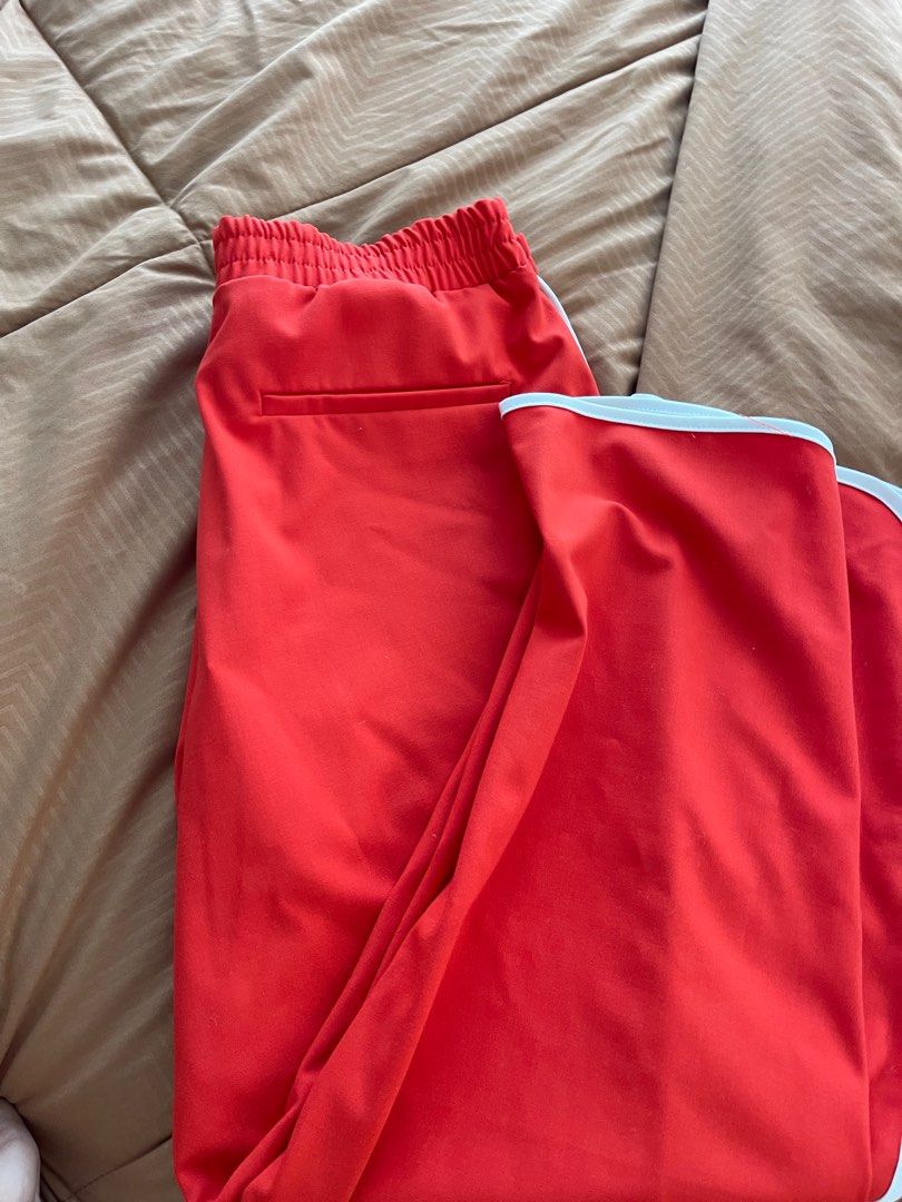 Zara (Category: Other Bottoms) located in Quezon City. Submitted by msbeau (Listing ID 1330414112, Image 3). Description: Small on tag Fit to small-large.