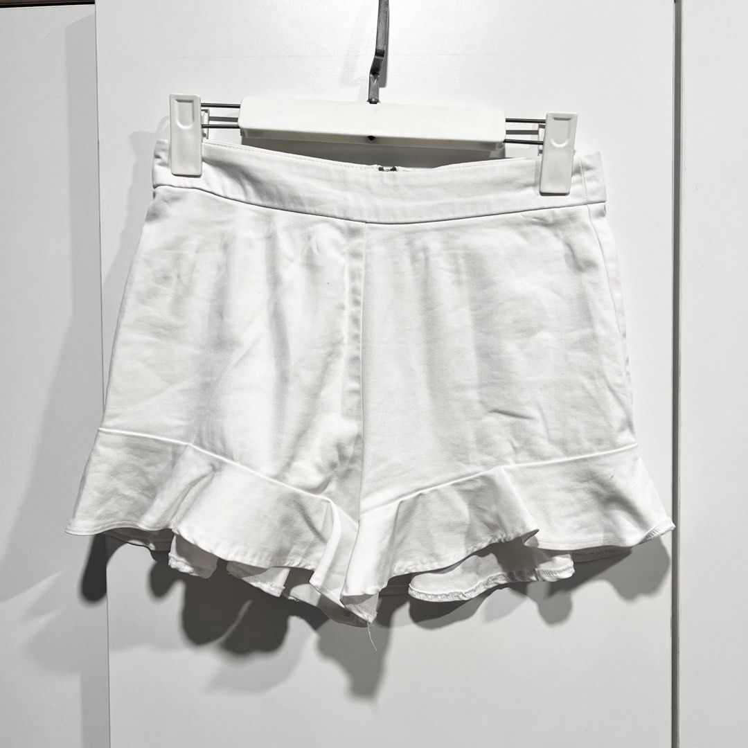 Zara Flare Frill Ruffle High Waisted Shorts in White Women s Fashion Bottoms Shorts on Carousell