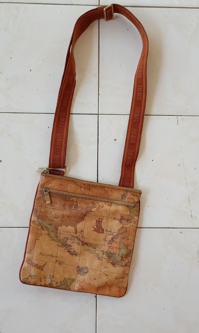 Alivero Martini Map sling bag (Category: Luxury Bags & Wallets) located in Bacolod City. Submitted by arvene_jan (Listing ID 1330579233, Image 2). Description: Alviero Martini 11" length 11 width 9.8/10 condition, no issues mine for only 2500 plus sf via J&T message me 📩.
