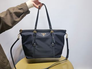 (Category: ) located in . Submitted by luxcloset.shop (Listing ID 1330630121, Image 1). Description: .