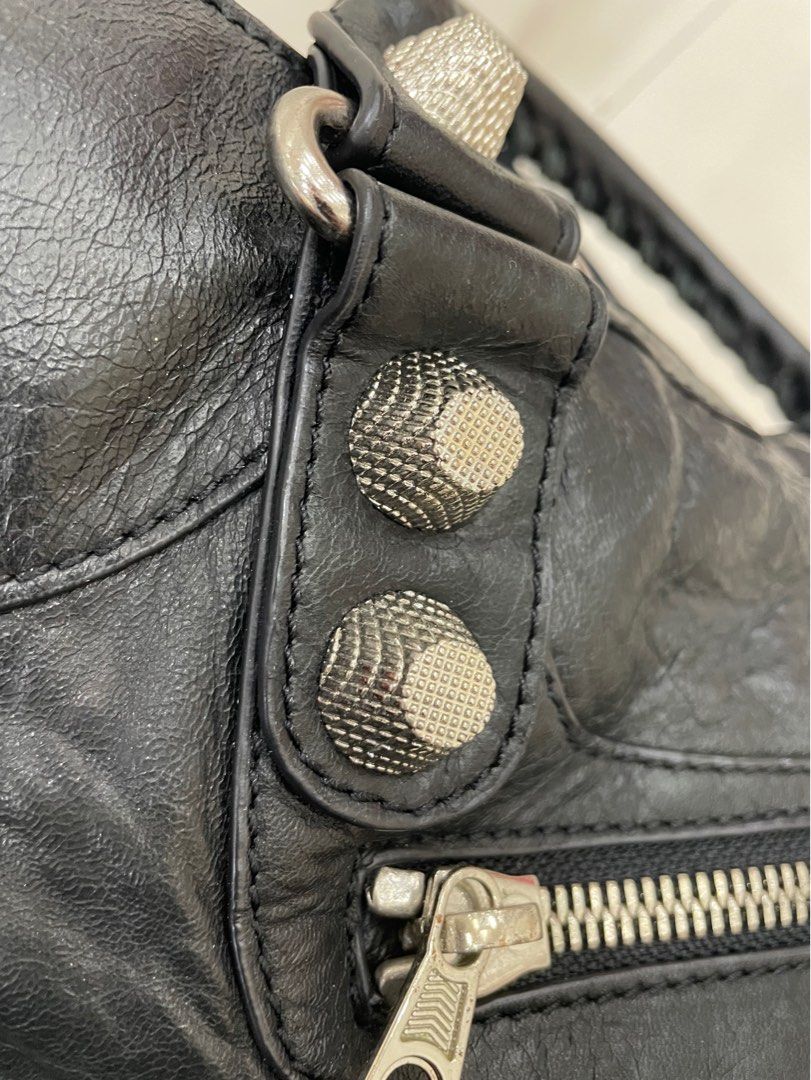 Balenciaga Giant Stud SHW (Category: Luxury Bags & Wallets) located in Cavite. Submitted by HelloAnn_Closet (Listing ID 1330693060, Image 2). Description: Balenciaga Giant Stud SHW No inclusion, with strap..