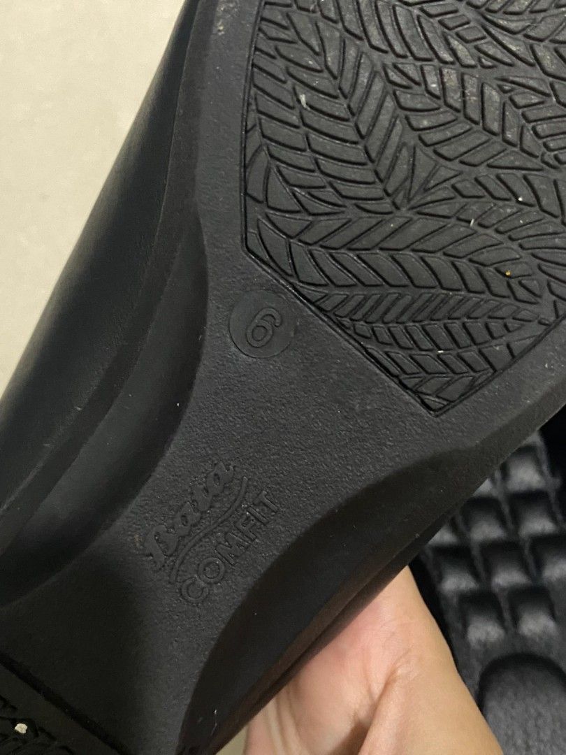 Bata Comfit (Category: Heels) located in Kuala Lumpur. Submitted by cleverfalcon_99f855 (Listing ID 1330637607, Image 3). Description: kasut Bata ingin dilepaskan sebab Salah beli saiz condition 10/10 baru try sekali saja harga asal beli rm99.
