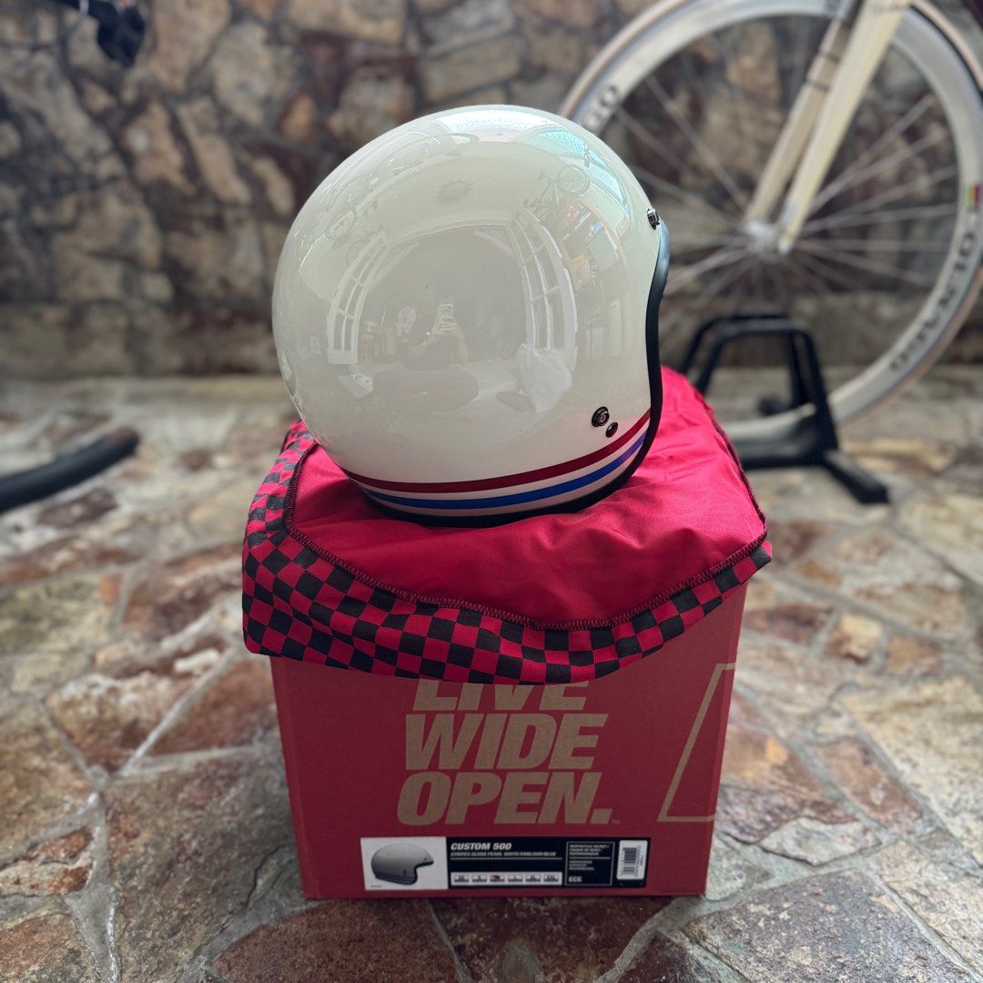 BELL Moto Custom 500 Open Face Helmet Stripes Gloss Pearl White (Category: Motorcycle Apparel) located in Singapore. Submitted by supirintendent (Listing ID 1330598408, Image 3). Description: Bought Size M, but the helmet fitting is slightly tighter.