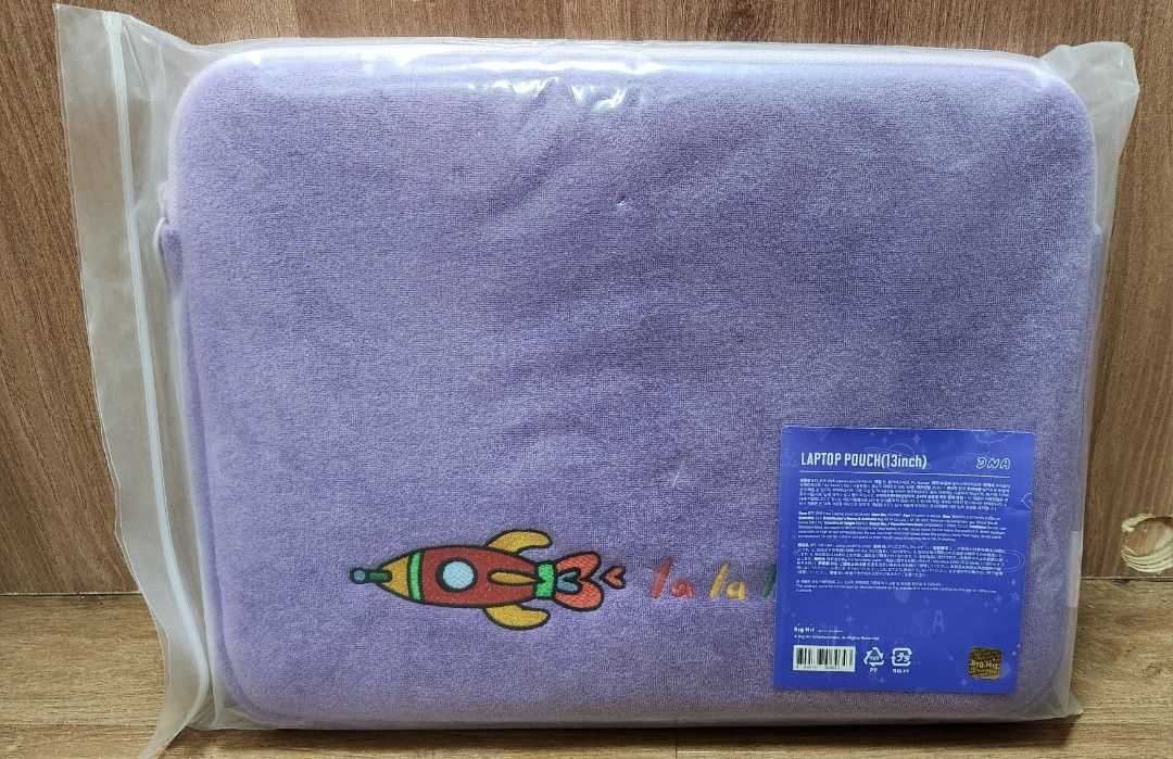 BTS Official DNA Laptop Pouch (13 inch) (Category: Laptop Bags & Sleeves) located in Pasig City. Submitted by koomochi13 (Listing ID 1330697141, Image 1). Description: Official Fits 13-inch laptop Price is negotiable. MOP: BPI/Gcash MOD: Grab/Lalamove 📍 Mandaluyong.