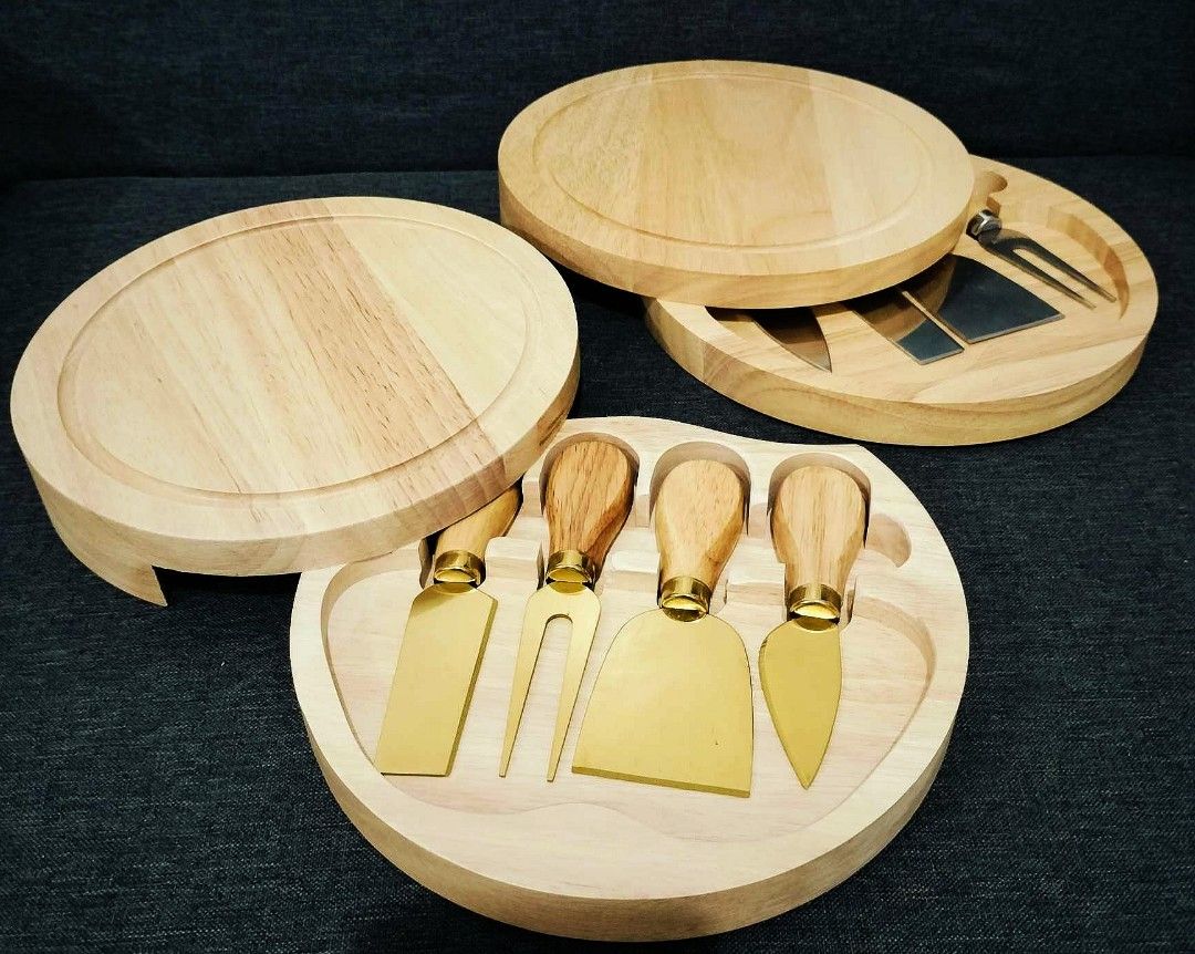 Cheeseboard (Category: Dinnerware & Cutlery) located in Manila. Submitted by michaelmjleonen (Listing ID 1330613062, Image 3). Description: cheese board lid type with cutlery storage 499 only 21cm diameter 2 variations SILVER or GOLD.