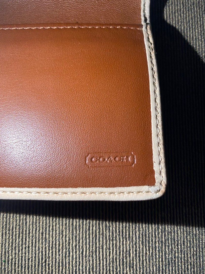 Vintage Coach Wallet (Category: Luxury Bags & Wallets) located in Malolos. Submitted by achinnn (Listing ID 1330669103, Image 3). Description: Condition: 8.5/10 Perfect for placing your cards.