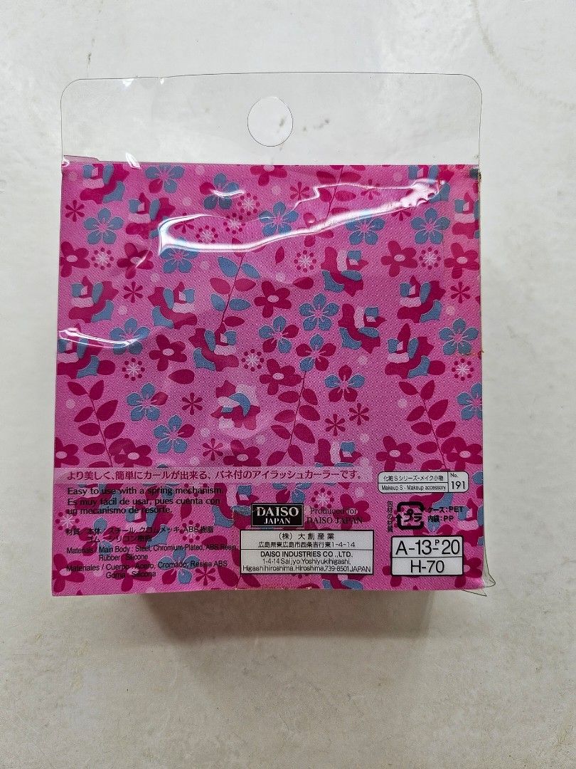 Daiso Eyelash Curler (Category: Makeup) located in Quezon City. Submitted by kuhhciao (Listing ID 1330627451, Image 2). Description: Brand New Unused I have enough eyelash curlers that i'm satisfied with already..