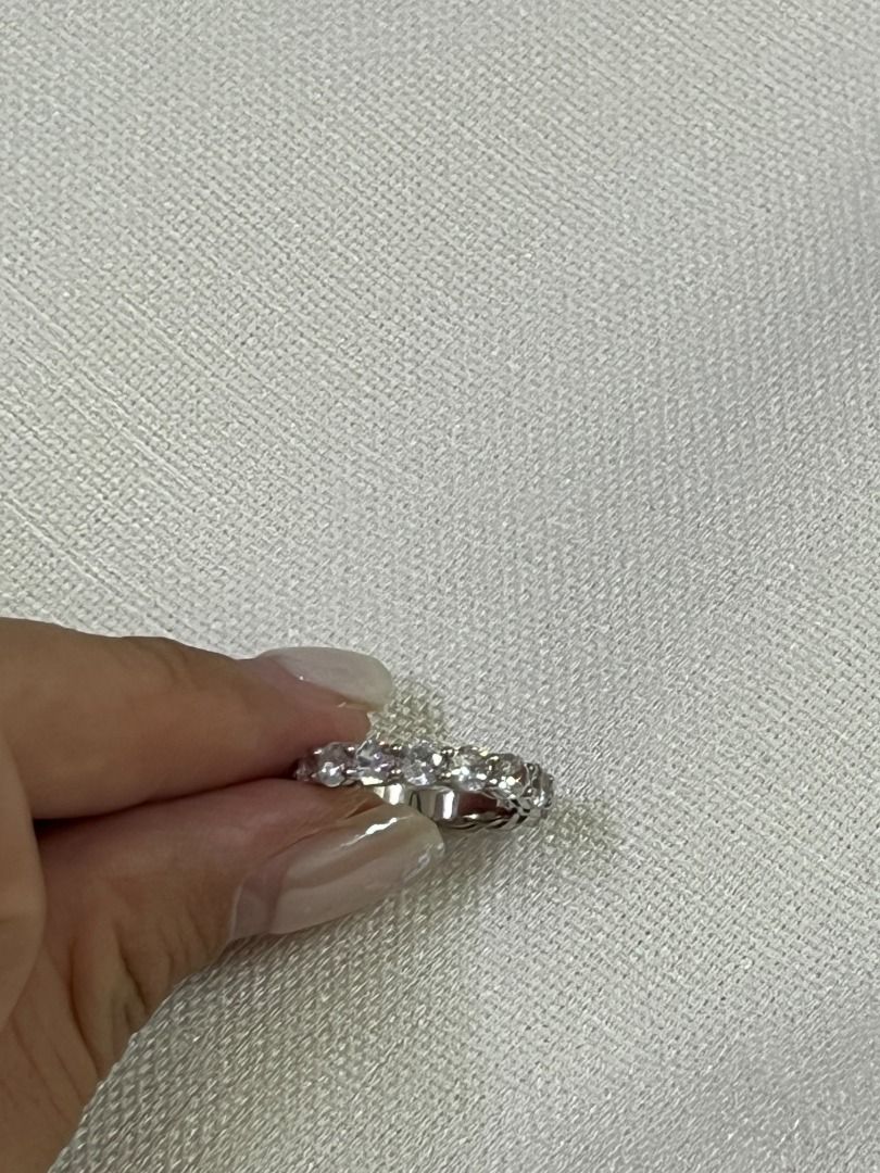 Diamond Ring (Category: Rings) located in Kuala Lumpur. Submitted by katehaileyy (Listing ID 1330569745, Image 2). Description: Reason of selling = Too small Diameter = 15mm Disclaimer = It is a costume jewellery, not real diamond.