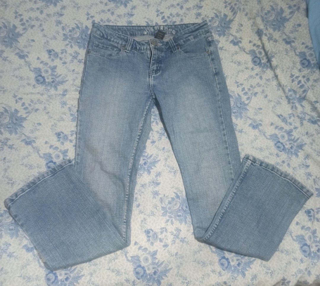 ELLEMENO BUTTERFLY FLARE JEANS (Category: Jeans) located in Manila. Submitted by ellestyle (Listing ID 1330583509, Image 2). Description: GCash MOP Lalamove/J&T MOD.