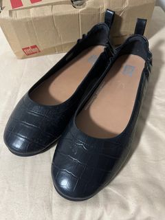 (Category: ) located in . Submitted by carmiscloset (Listing ID 1330589104, Image 1). Description: .
