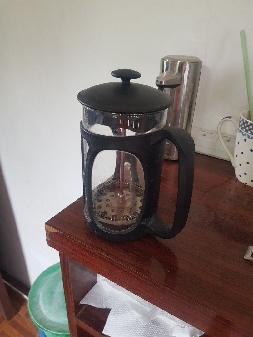 coffee french press (Category: Coffee Machines & Makers) located in Manila. Submitted by anthonylee23810 (Listing ID 1330544176, Image 1). Description: coffee french press.
