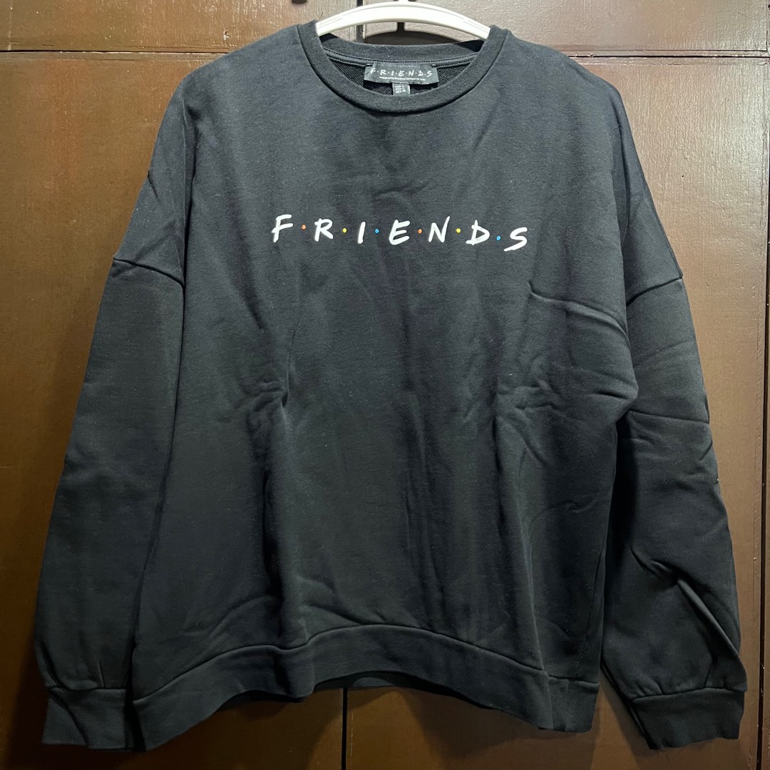 Friends sweatshirt stradivarius store