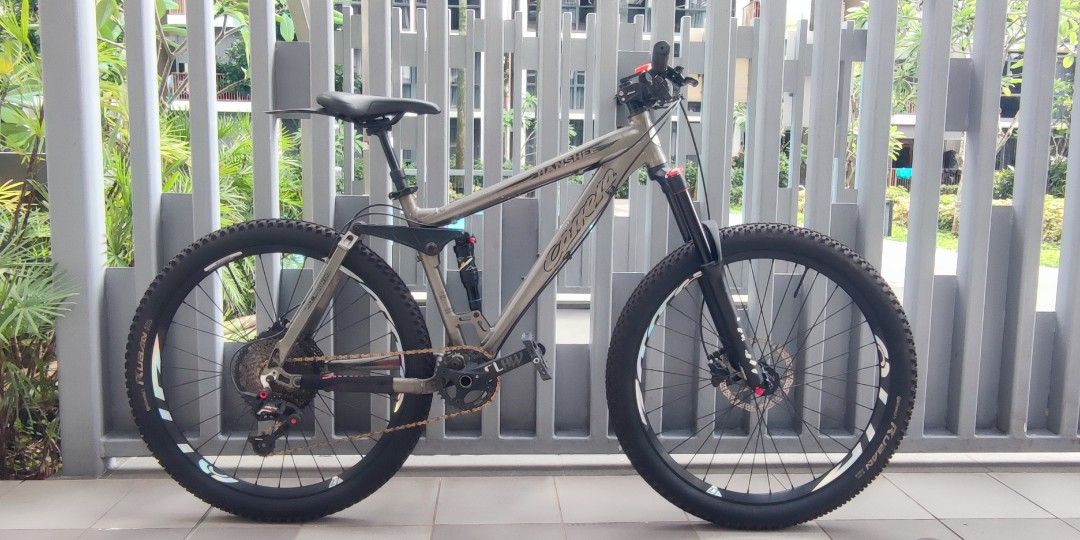 Carrera banshee mountain bike new arrivals