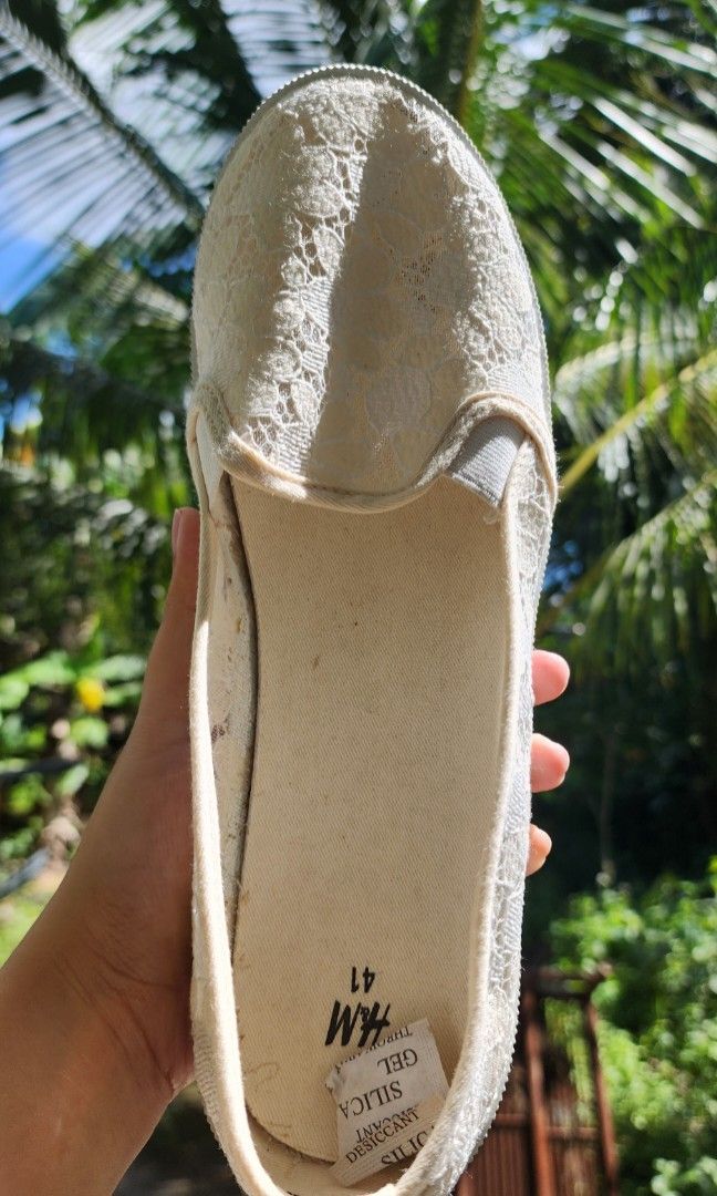 H&M Laced Doll Shoes (Category: Flats & Sandals) located in Manila. Submitted by gingerific (Listing ID 1330566038, Image 3). Description: .
