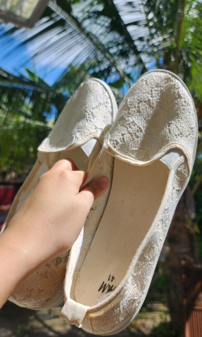 H&M Laced Doll Shoes (Category: Flats & Sandals) located in Manila. Submitted by gingerific (Listing ID 1330566038, Image 2). Description: .