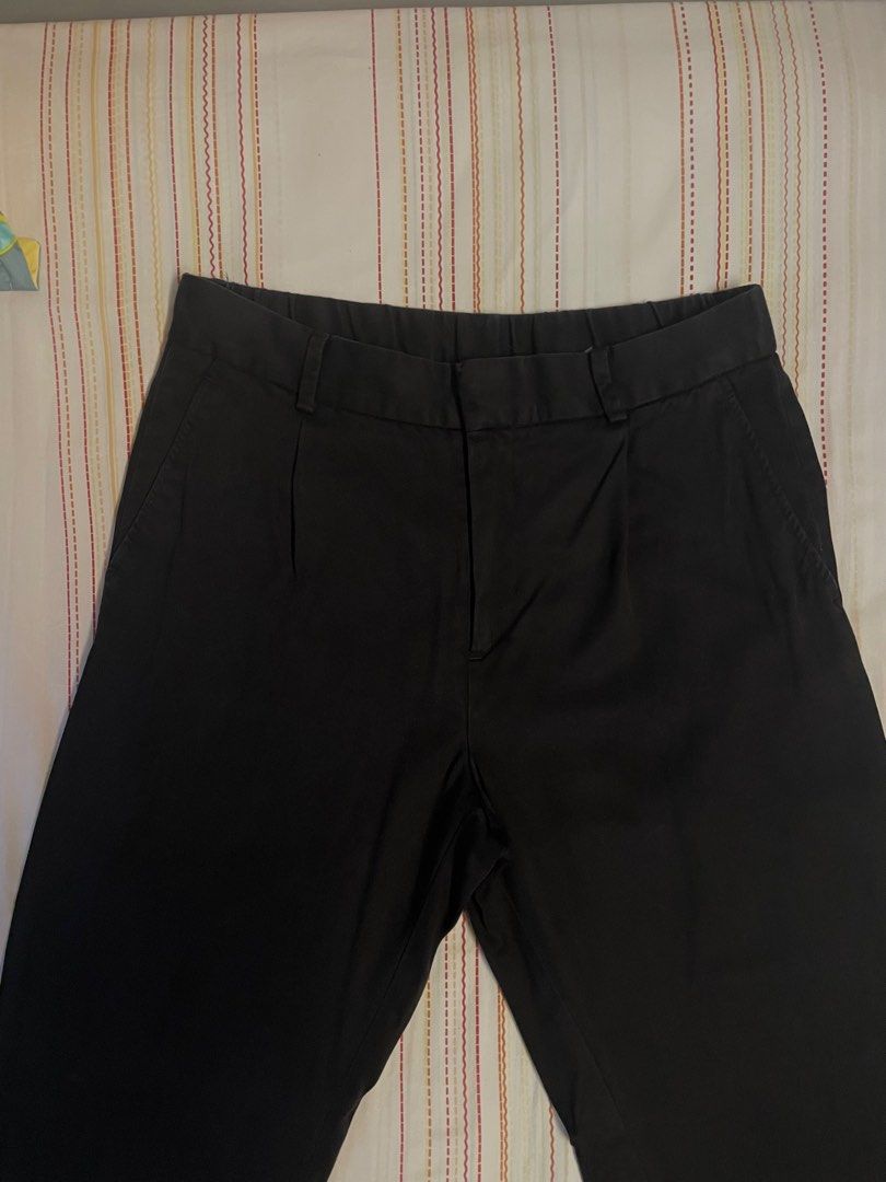 H&M Relaxed Fit Pleated Trousers (Category: Trousers) located in Manila. Submitted by sebedi (Listing ID 1330612403, Image 3). Description: H&M Relaxed Fit Pleated Trousers Flowy material Fits 30-32 No major issues Needs proper ironing + Minor fading sa waist garter area *not exactly the same sa picture, listing has pleats sa pockets.