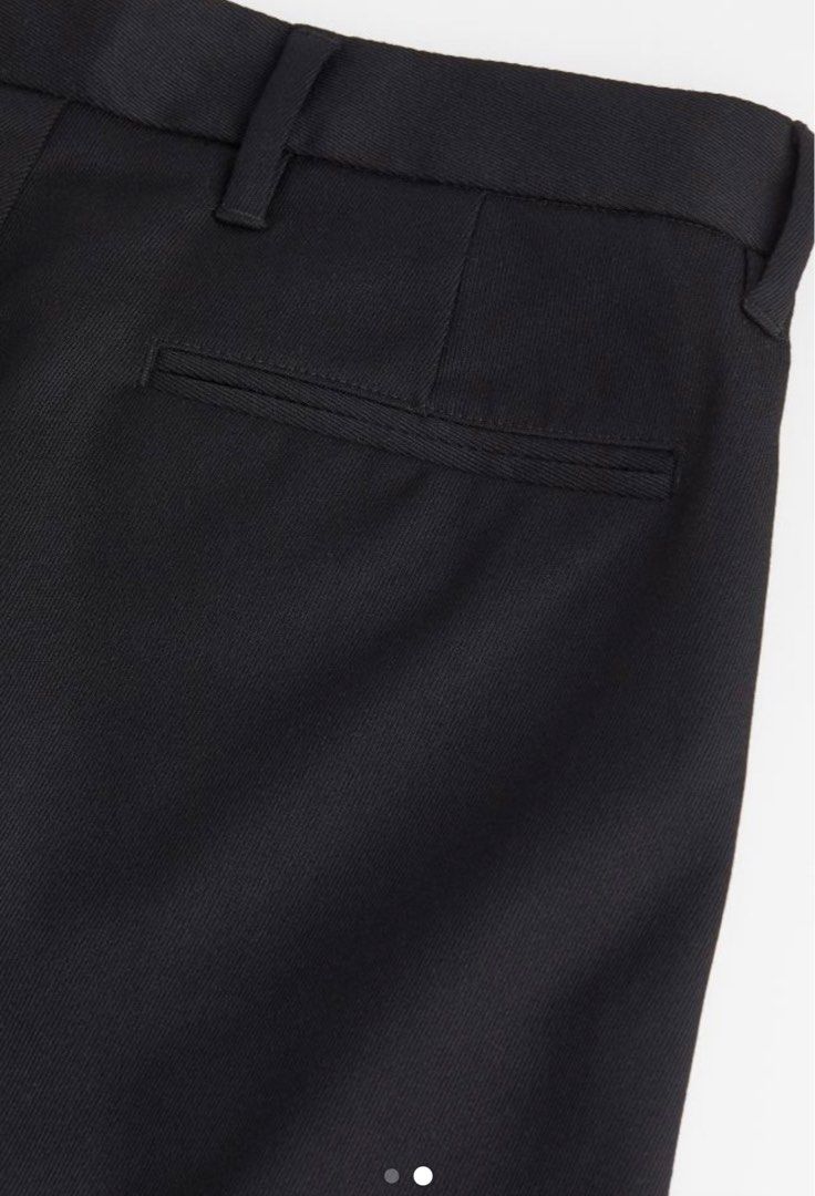 H&M Relaxed Fit Pleated Trousers (Category: Trousers) located in Manila. Submitted by sebedi (Listing ID 1330612403, Image 2). Description: H&M Relaxed Fit Pleated Trousers Flowy material Fits 30-32 No major issues Needs proper ironing + Minor fading sa waist garter area *not exactly the same sa picture, listing has pleats sa pockets.