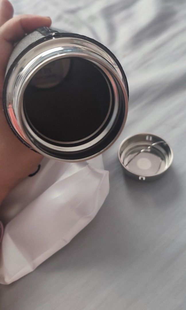 Hot and cold beverage flask (Category: Coffee & Tea Tableware) located in Antipolo. Submitted by tobisshop.16 (Listing ID 1330647821, Image 2). Description: Unused item. stored only complete with box.
