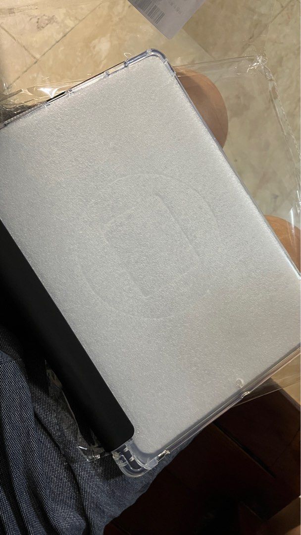 IPAD CASE (10.2 size) (Category: Cases & Sleeves) located in Quezon City. Submitted by funakrista (Listing ID 1330578019, Image 3). Description: IPAD CASE SIZE 10.2 NO DAMAGE RFS : WRONG SIZE .