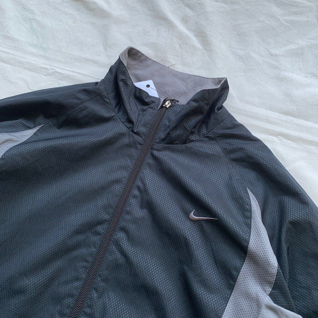 JAKET NIKE ORIGINAL JAKET WINDBRAKER NIKE JAKET PARASUT NIKE JAKET OLAHRAGA NIKE RUNNING JACKET NIKE