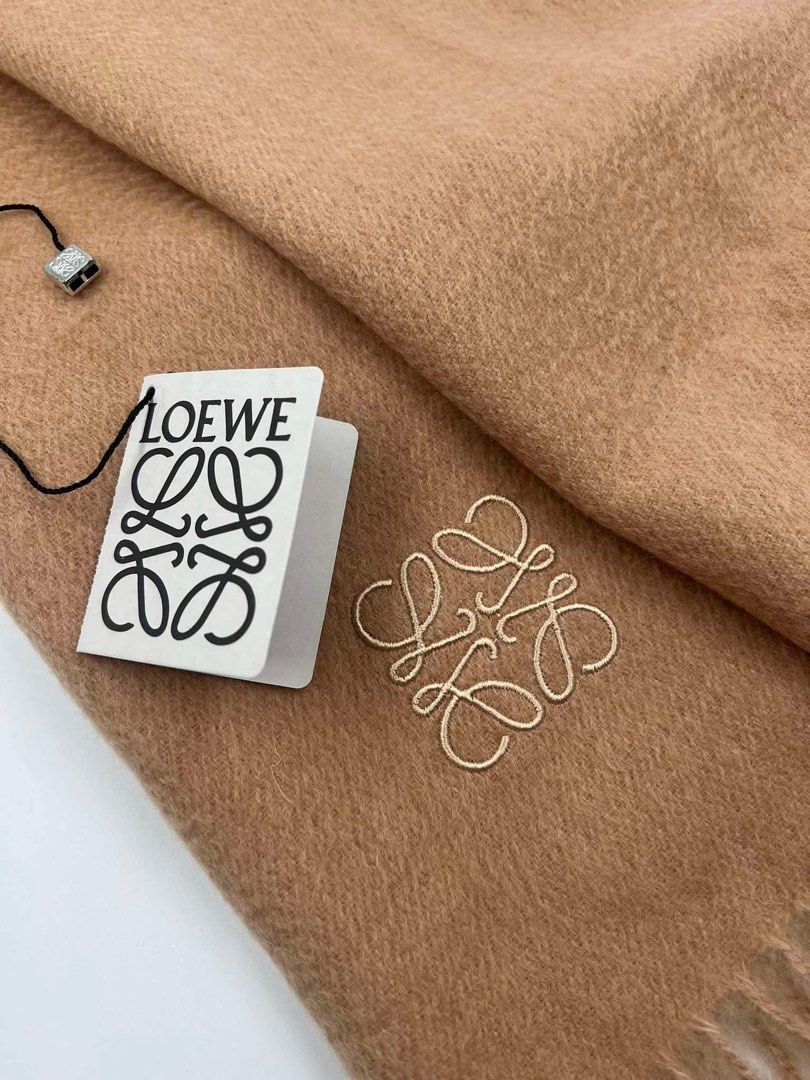 ⚜️Loewe Classic Scarf (Category: Luxury Accessories) located in Makati City. Submitted by 90sangel (Listing ID 1330540243, Image 1). Description: •Item: Loewe Classic Scarf in brown/beige 🤎⚜️✨ Scarf crafted in medium-weigth double face wool and cashmere blend. •Size: 28cm x 180cm Bicolor double-sided / Fringed edges Anagram embroidery placed on the corner ~ for the love of neutrals 🤎.