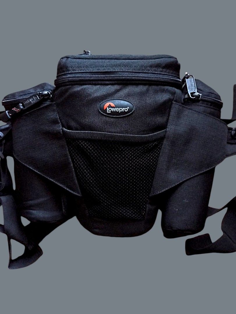 ⛔25%OFF Lowepro Off Trail Version 2 Camera Beltpack (Category: Camera Bags & Carriers) located in Cavite. Submitted by brandedstationph (Listing ID 1330611393, Image 2). Description: 📌Lowepro Off Trail version 2 Camera Beltpack ⛔Conditions: ✅Authentic Lowepro Bag Merchandise 👉Lowepro Protection System ✅Fits Huge Camera with attached lens 📌With 2 Detachable Lens Pouch on both sides 👉Mesh compartments for Battery, Memory card, Charger and more.