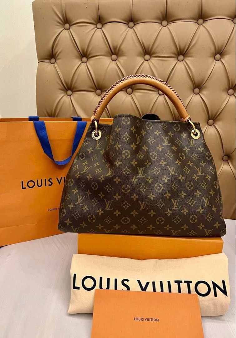 LV artsy monogram MM (Category: Luxury Bags & Wallets) located in Cavite. Submitted by louiessaliviac (Listing ID 1330599743, Image 3). Description: ✅ LV artsy monogram MM — 95% brand new, used just once, super smooth leather and clean inside and out, very gold hardware. just out of LV store condition, Selling low for 138,000 ( negotiable) .