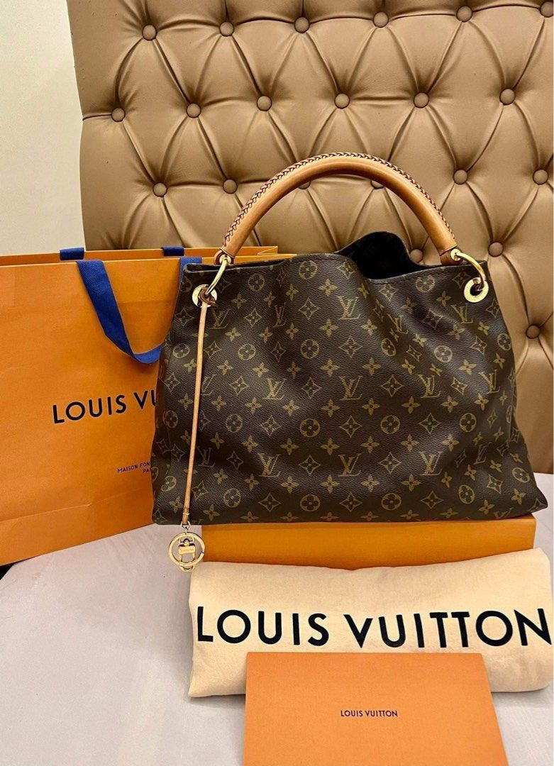 LV artsy monogram MM (Category: Luxury Bags & Wallets) located in Cavite. Submitted by louiessaliviac (Listing ID 1330599743, Image 1). Description: ✅ LV artsy monogram MM — 95% brand new, used just once, super smooth leather and clean inside and out, very gold hardware. just out of LV store condition, Selling low for 138,000 ( negotiable) .