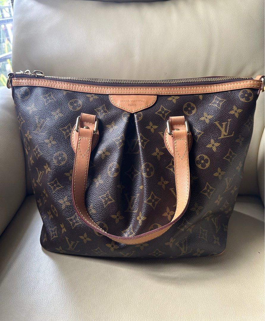 LV Palermo PM (Category: Luxury Bags & Wallets) located in Pasig City. Submitted by lilais_closet (Listing ID 1330558039, Image 2). Description: Price still negotiable RFS: Decluttering Planning to buy another bag.
