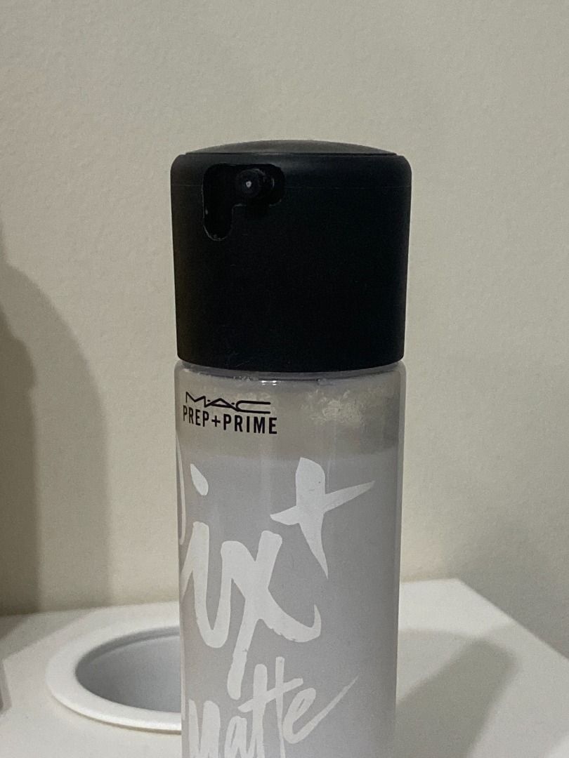 MAC Prep+Prime Fix Plus Matte (Category: Makeup) located in Manila. Submitted by dream2doubt (Listing ID 1330607764, Image 3). Description: Set your makeup the right way with MAC Cosmetics Prep + Prime Fix+ Matte, a lightweight mattifying spray that refreshes skin while instantly controlling shine and oil on the surface without disturbing makeup. The innovative formula contains powders, silica and other oil-absorbing agents to help set makeup, re