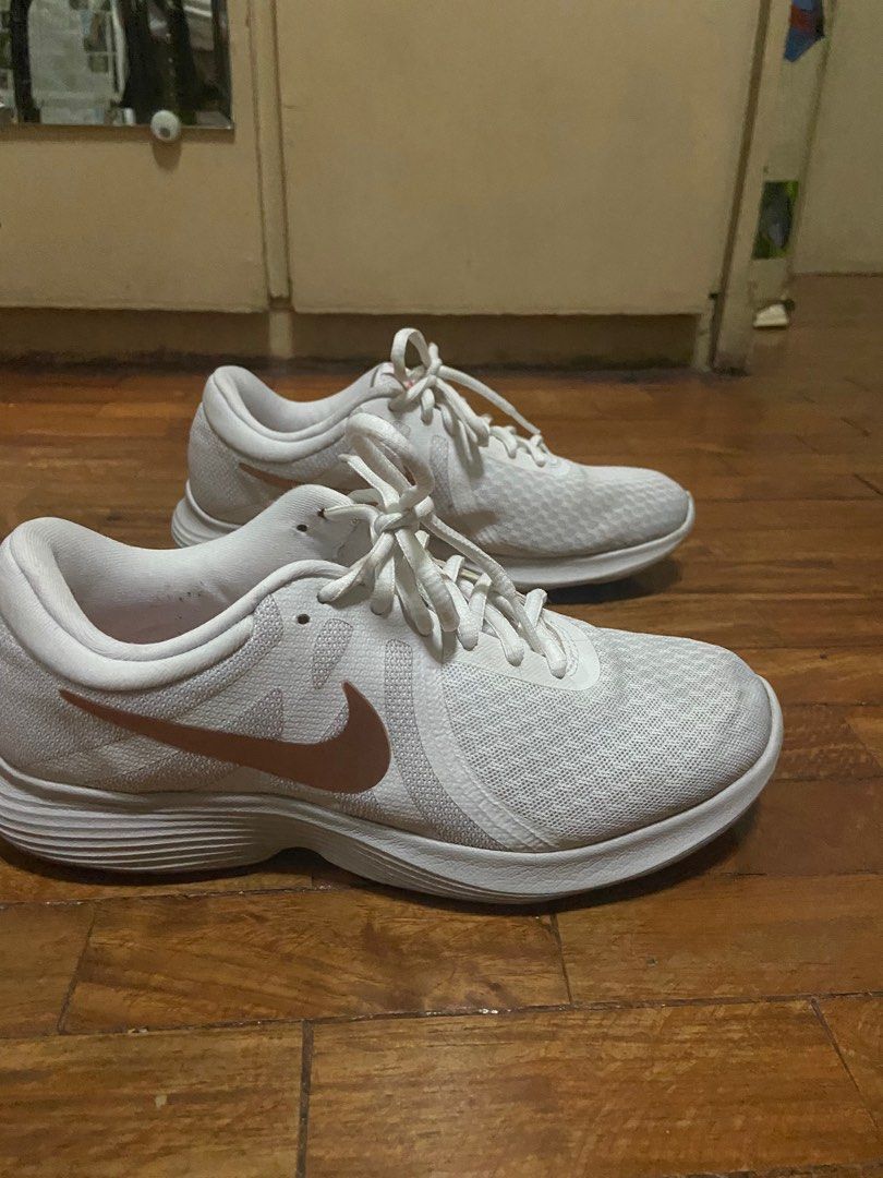 Nike revolution 4 blancas hotsell