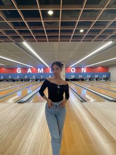 Off-shoulder Longsleeves Top (Black)