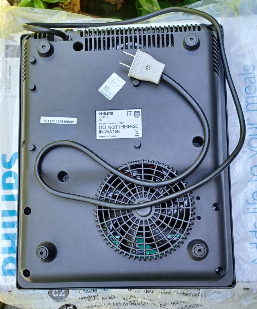Philips Induction Cooker (Category: Cookware & Accessories) located in Calapan. Submitted by vintagediscontinueditems (Listing ID 1330554716, Image 2). Description: Philips Induction Cooker *Sensor touch *5 power levels *Digital display shows cooking time and status..