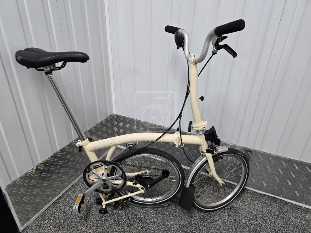 Pre owned Brompton M2L Ivory 2017 Superb Condition Mid M bar C Line 2 Speed Sports Equipment Bicycles Parts Bicycles on Carousell