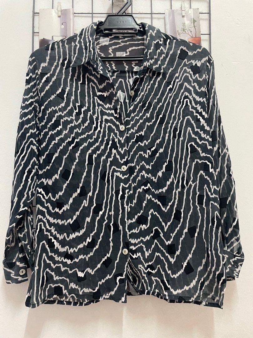 Patterned Top (Category: Blouses) located in Subang Jaya. Submitted by nrnfn (Listing ID 1330545341, Image 1). Description: material: partially see thru size: best fit till small L 💌 price is excluding postage fee 📝 please read thru my “about” section on my profile.